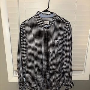 Vineyard Vines men’s button up shirt